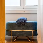 Elegant & Bright Flat By Lovelystay *