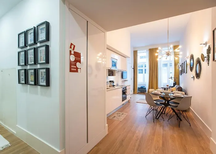 Elegant & Bright Flat By Lovelystay *