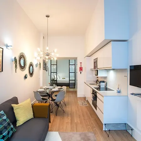 Elegant & Bright Flat By Lovelystay