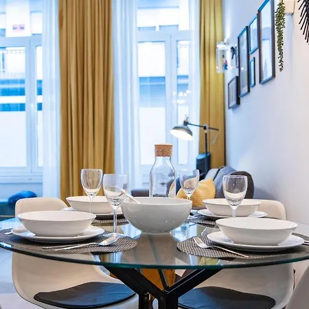 Elegant & Bright Flat By Lovelystay