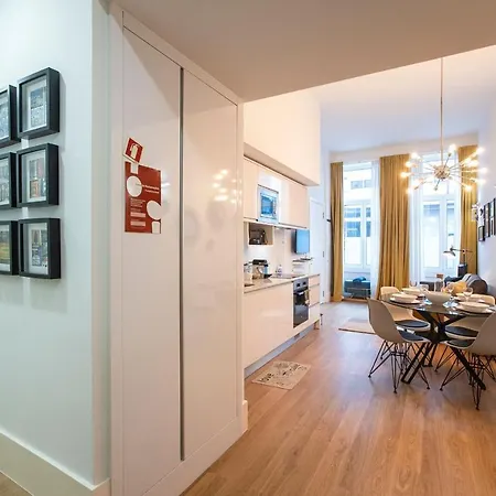 Elegant & Bright Flat By Lovelystay *