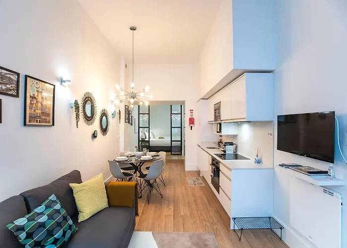 Elegant & Bright Flat By Lovelystay