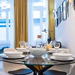 Elegant & Bright Flat By Lovelystay